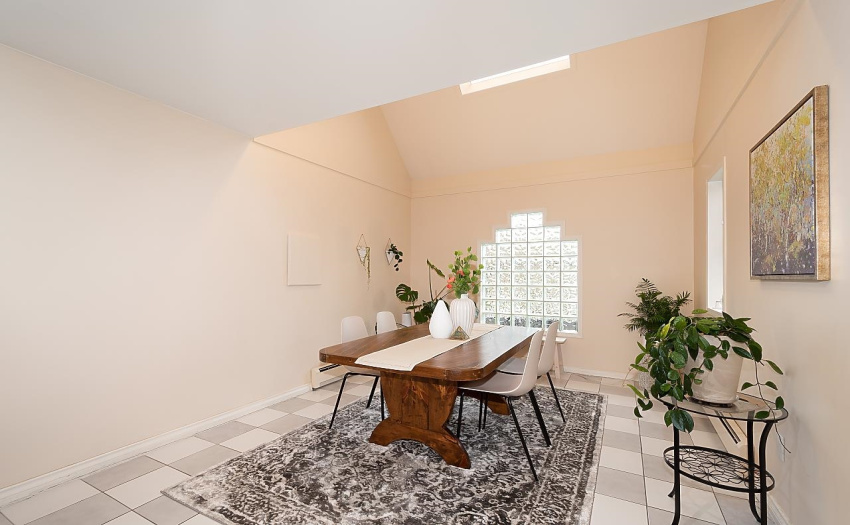 Open plan kitchen, dining and family rooms