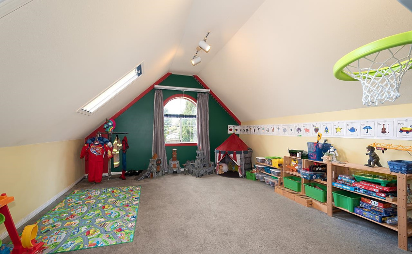Huge rec room on the second  floor! Could be a play room, a theatre room, hobby room, art studio or a home office!