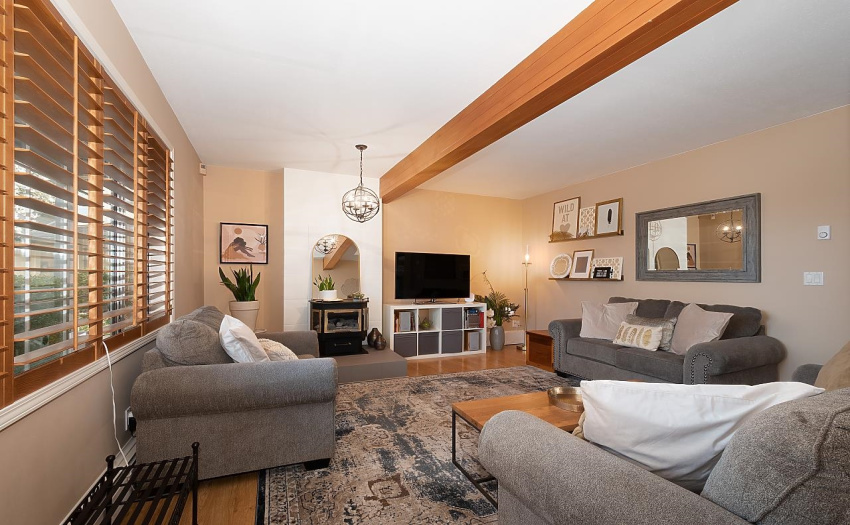 Spacious living room with gas fireplace