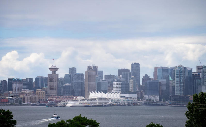 Direct view of harbour & Vancouver skyline