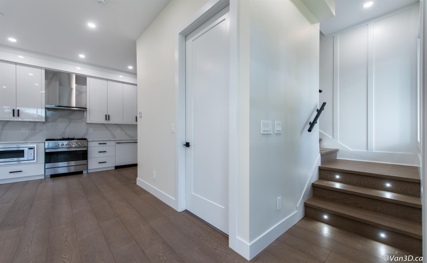 High end finishings, black hardware accents.