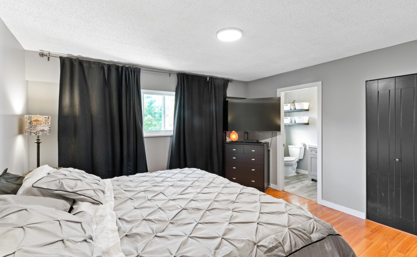 16. Master bedroom toward ensuite