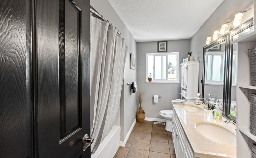 22. Full bathroom upstairs