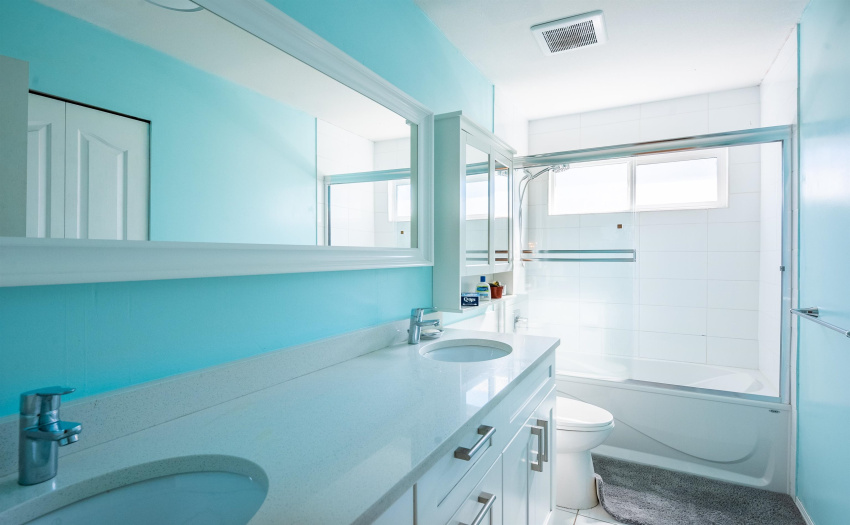 2nd floor bathroom