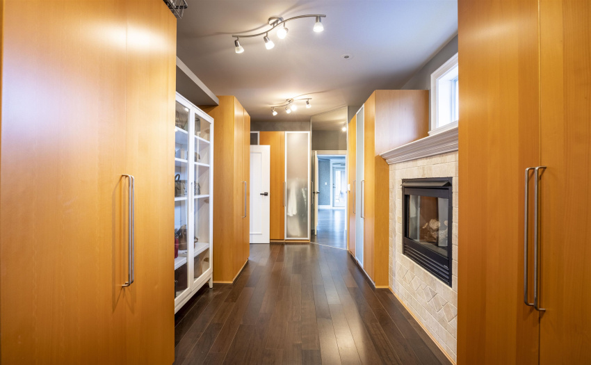 WITH FIREPLACE