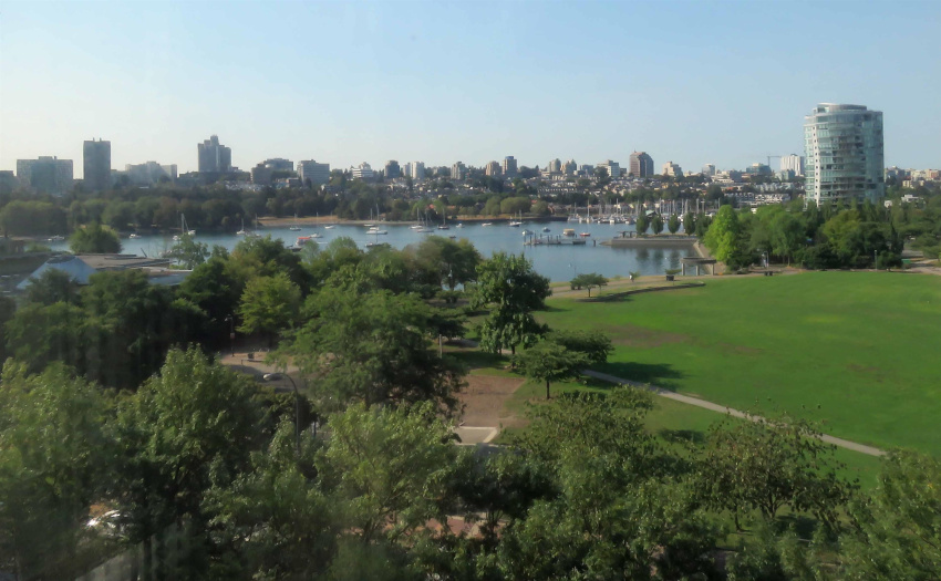 The View from living room overlook the beautiful Davie Lam park and the False Creek.