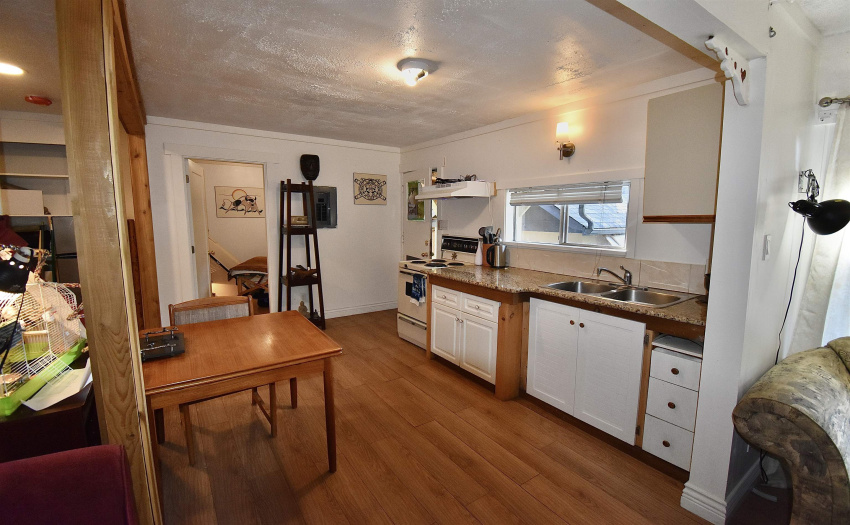 Looking toward kitchen from living area