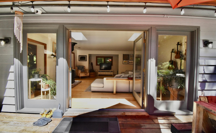 Looking in toward the living room