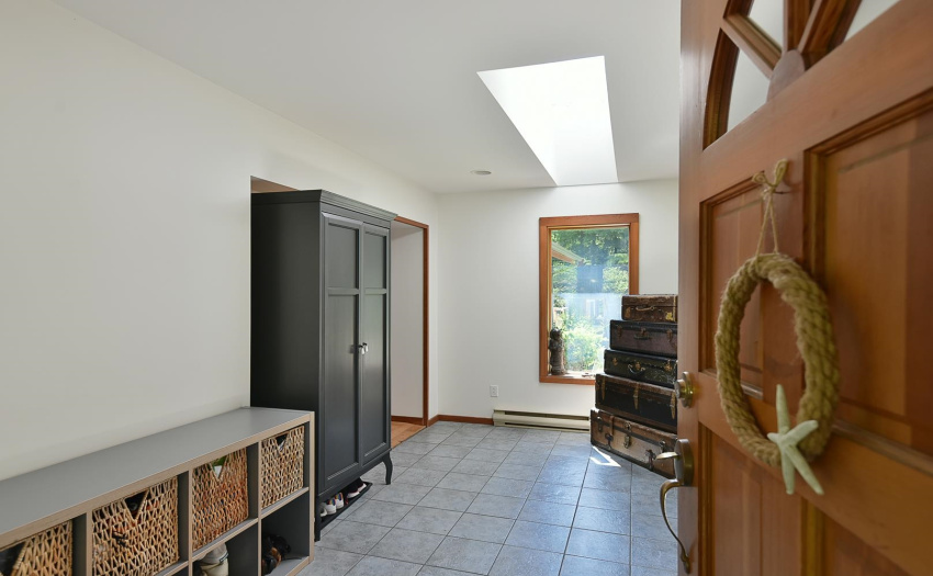 The large foyer allows for storage and plenty of room to to deal with outdoor wear without bringing it into the house!
