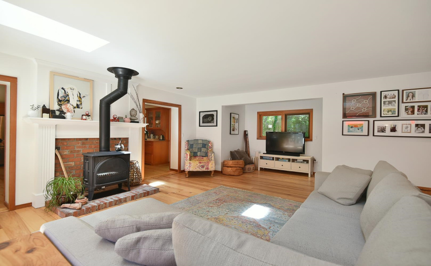 Natural gas fireplace