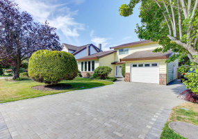 Beautiful Home with New Drive Way.