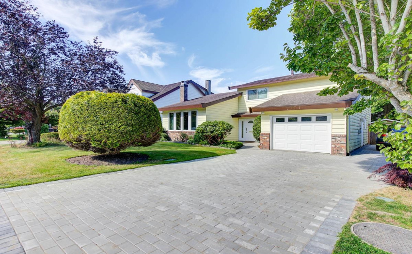 Beautiful Home with New Drive Way.