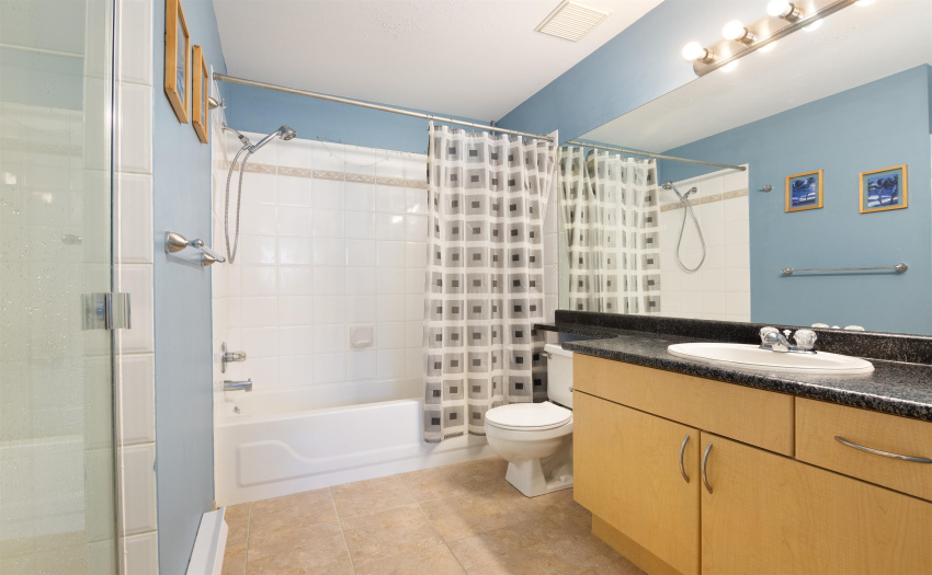 4 piece Ensuite with tub and separate shower