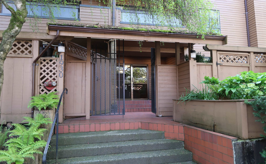 Entrance 1930 W 3rd