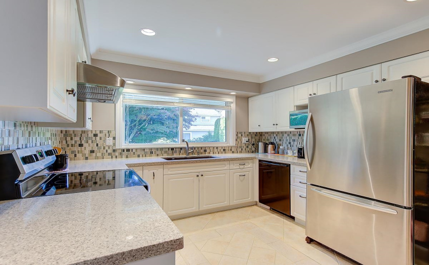 New Modern Kitchen Cabinets with Granite Counter Tops, All Beautiful Cabinets, Like New Appliances, High Power Exhaust Fan, Bosch Dishwasher! 2019 High Quality Frigidaire Stove.