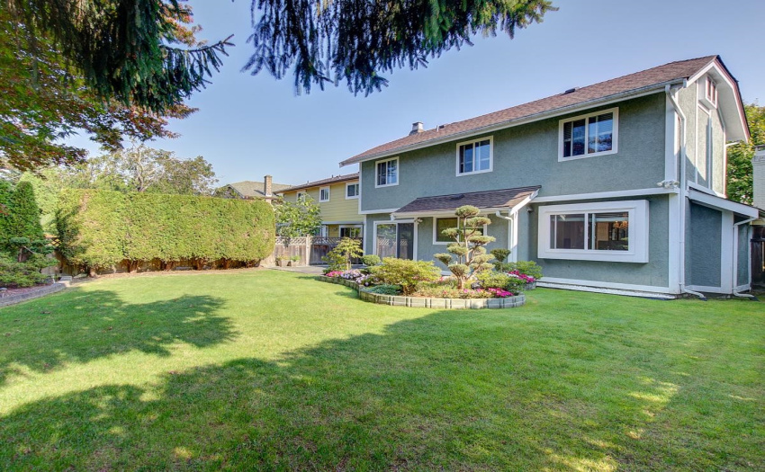 What a decent looking home! The roof was changed in 2005 and has a 30 Year Warranty! The Hot Water Tank was changed in 2019. The Furnace was changed in 2012. New Garage Window, High Quality Blinds throughout, Well maintained, well loved by present owners.