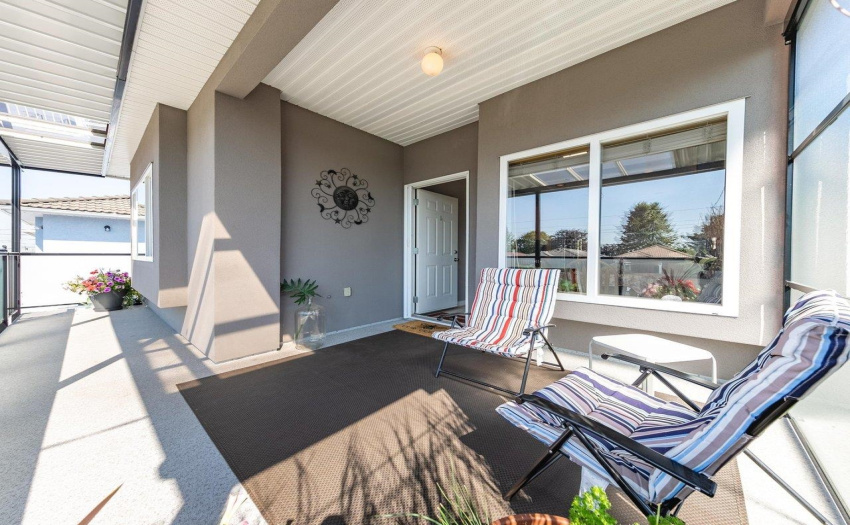 Spacious covered deck off the kitchen