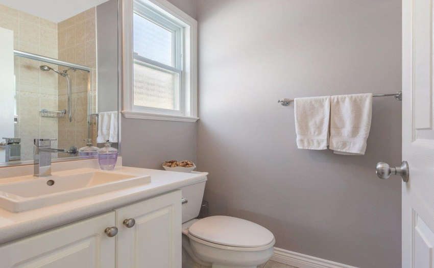 Primary bedroom ensuite bathroom