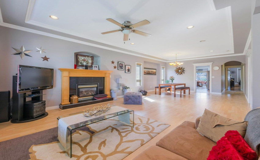 Huge living and dining area with gas fireplace, tray ceiling and custom mouldings