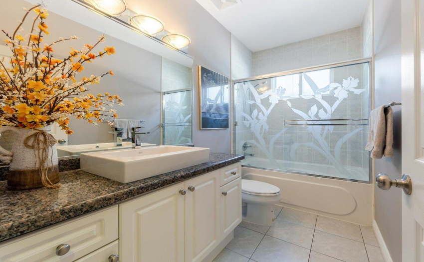 Hall bathroom on the main floor