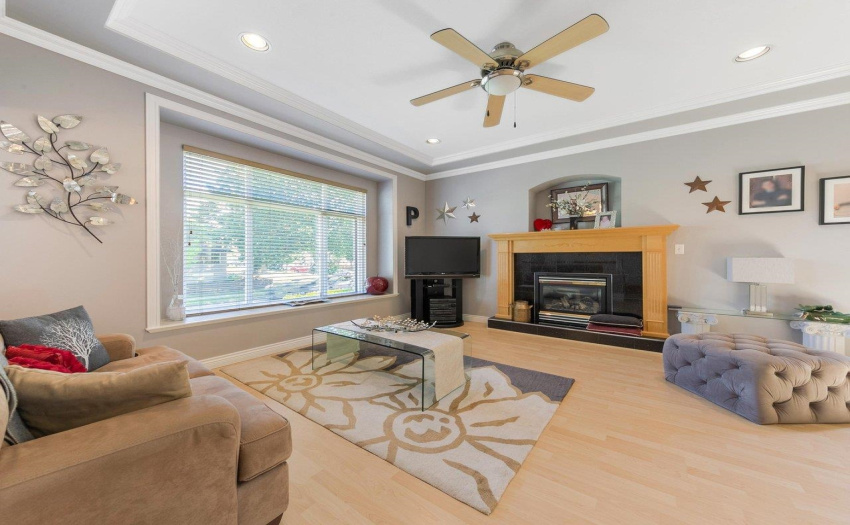 Living room with gas fireplace
