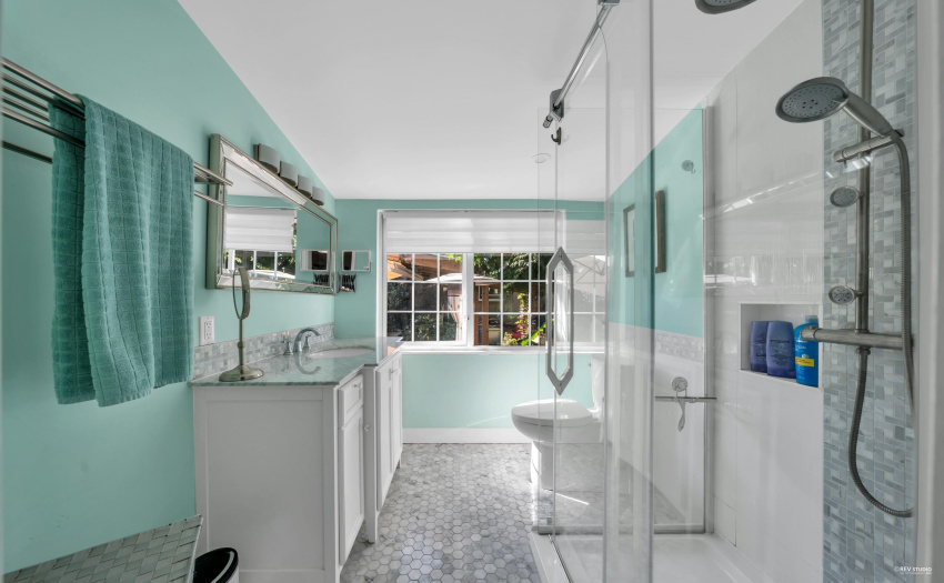 Bath- primary bedroom