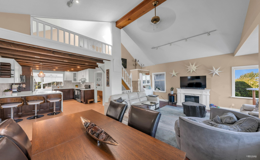 Open concept/Vaulted ceilings