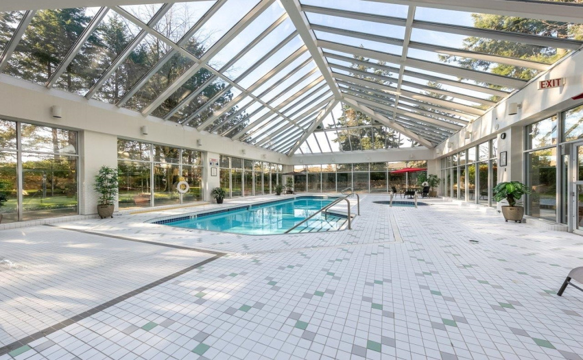 Beautiful indoor heated pool, hot tub, and sauna