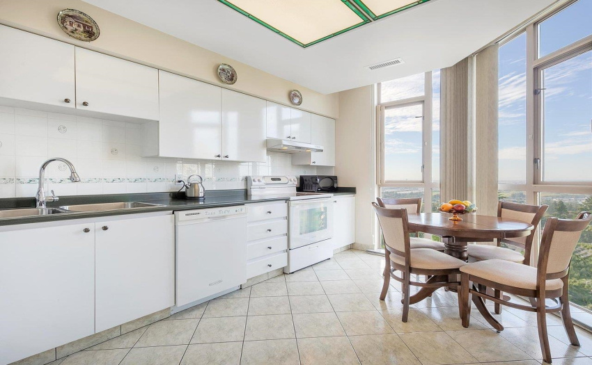 Kitchen with eat-in area and floor to ceiling windows