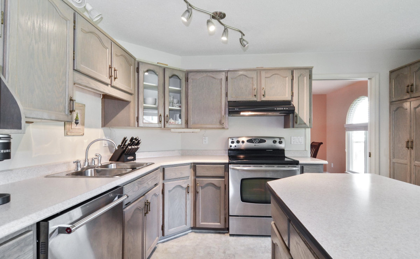 Updated stainless steel appliances. Centre island for breakfasts on the run. Plenty of room for the chef in the family to create here.
