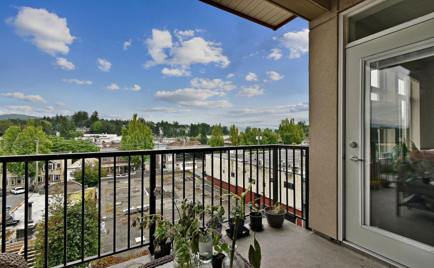 Great views from the 3rd floor, perfect spot to relax and unwind.