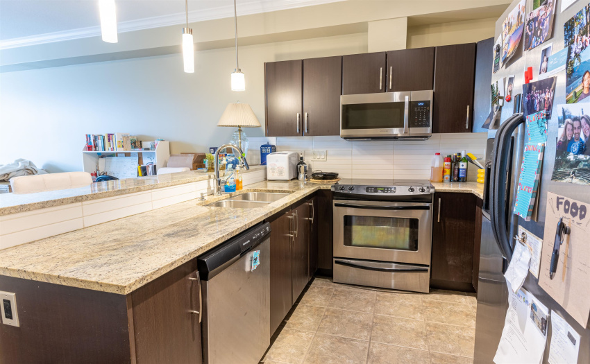 Horseshoe kitchen allows for lots of space to prepare food