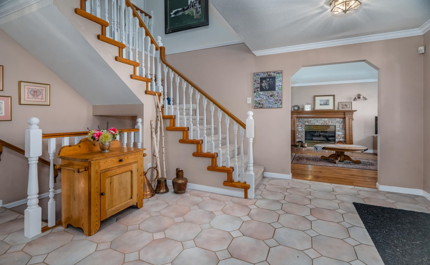 The expansive foyer welcomes you into the centre of this fantastic family home.