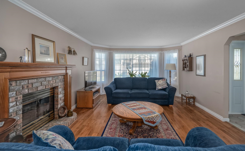 The living & dining rooms are flanked by large windows at each end making the space light & bright.
