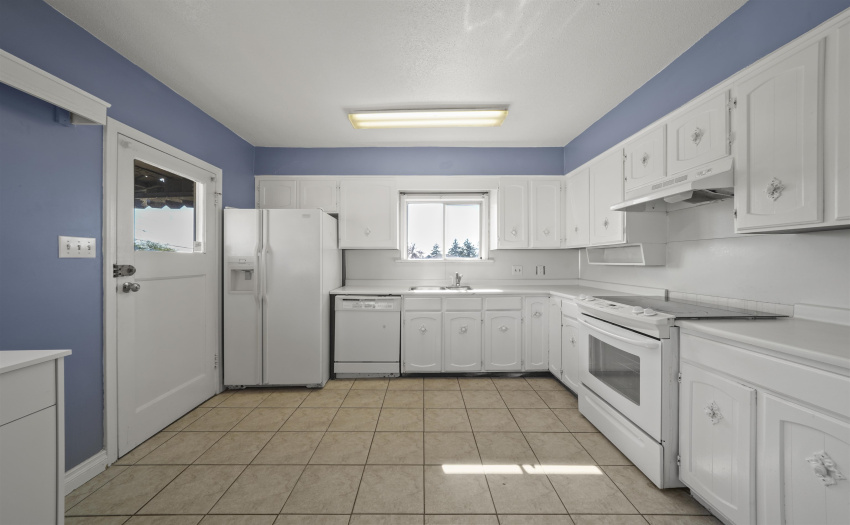 Main floor kitchen