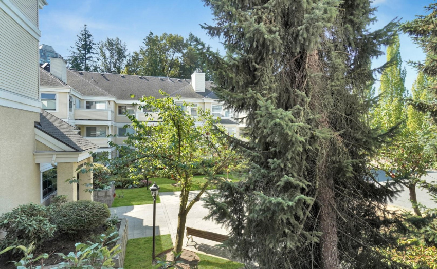 Quiet CUL-DE-SAC Oasis close to Edmonds Skytrain