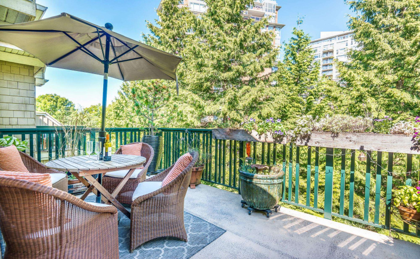 live and entertain al-fresco