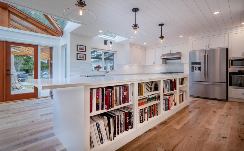 If you like to entertain and make an event out of meals, then this is the place for you!  Quartz counters, stainless steel appliances, dual fuel stove, lots of storage, 2 ovens and fabulous lighting!  Can it get any better than this?