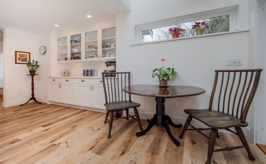 Sitting area in the kitchen faces out the glass doors to the back patio and the woods beyond...relaxing start to any day!