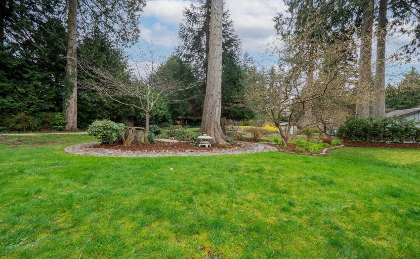 Park like gardens with mature flowering azaleas, rhododendrons, magnolias and more.  Sequoia and cedars, apples and cherry trees, blooms throughout the spring, summer and autumn - the wonder of nature in full display here.