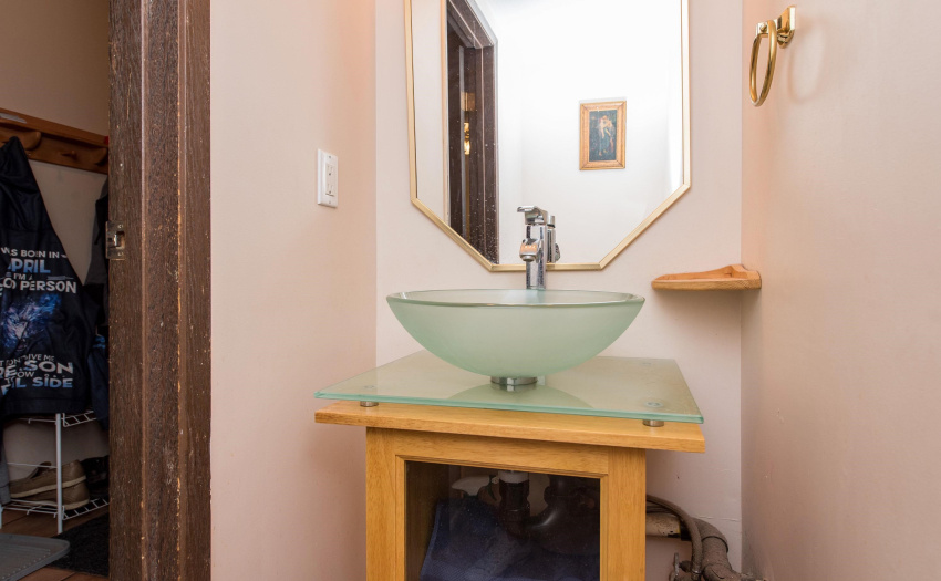 Powder Room off Foyer