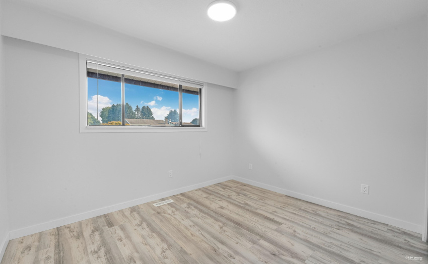 Second upstairs bedroom