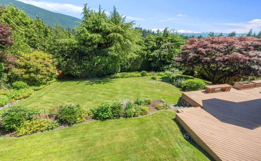 Lovely backyard - lawn area and lovely gardens!