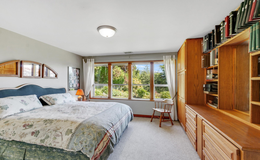 Large downstairs bedroom with built in closet/dresser combo