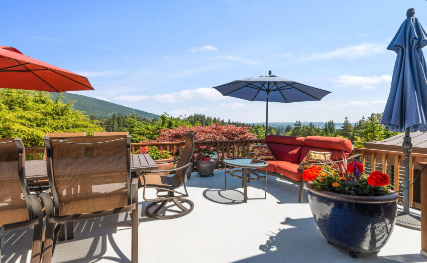 Large Deck off upstairs dining area