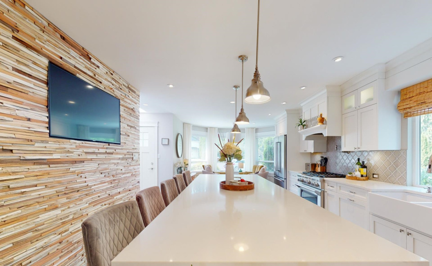 Huge Island perfect for any chef or a family hangout.