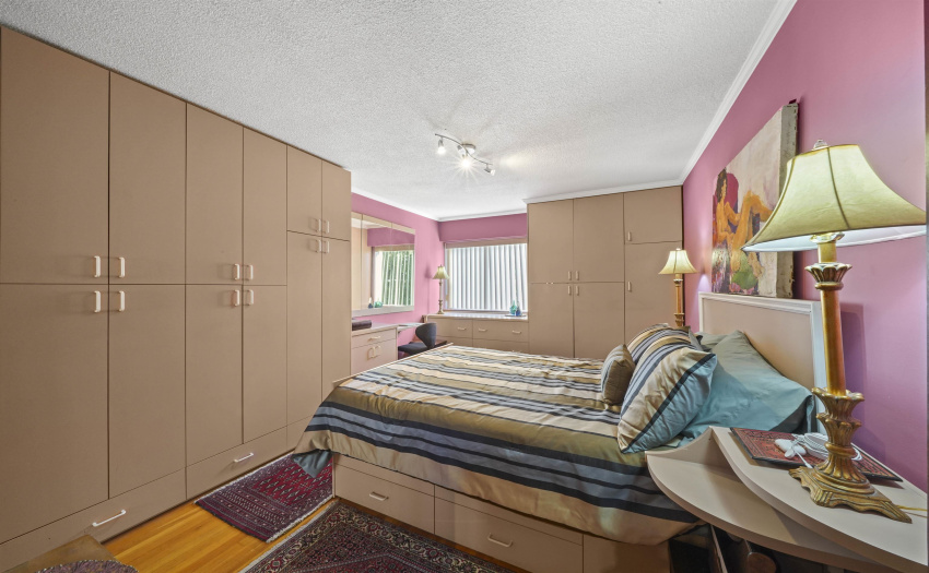 Note the built in cabinets