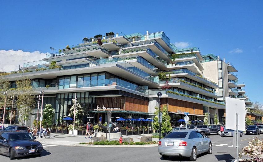 Great restaurants and shopping