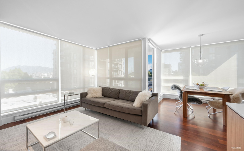 Translucent blinds in livingroom
