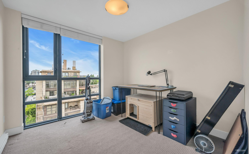 Ceiling to floor windows brings lots of natural light